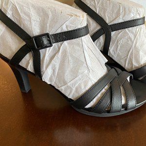 Clark's Adriel Way black leather sandals, size 10